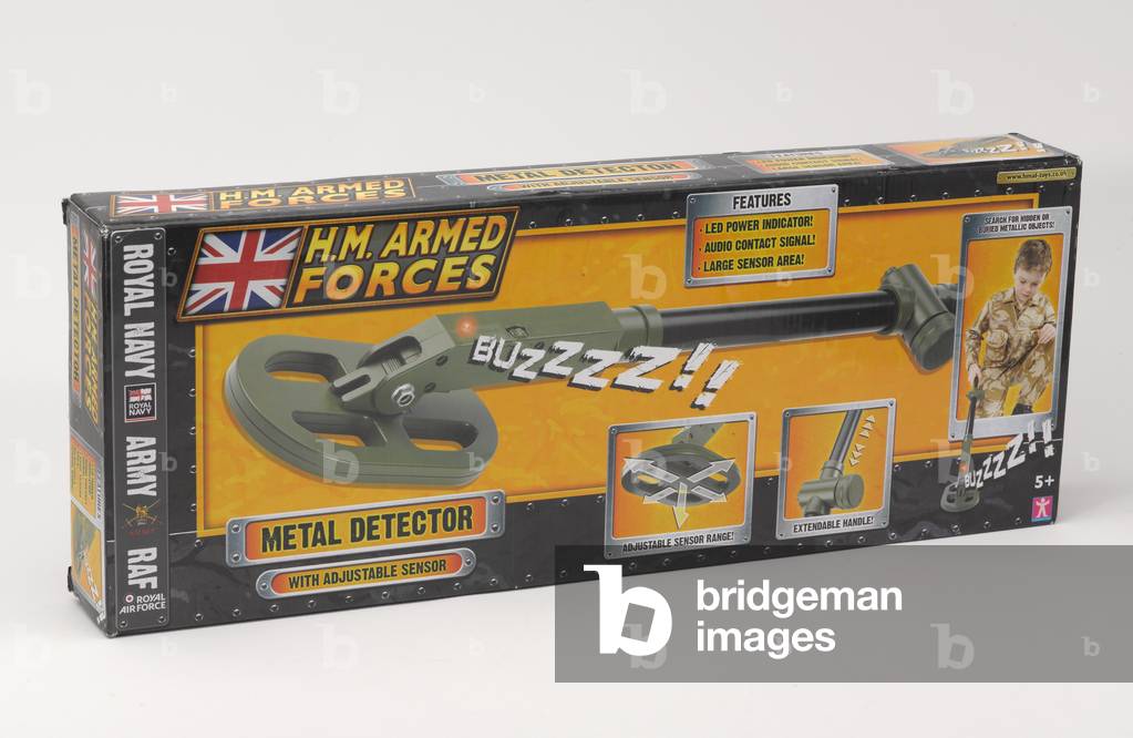 H.M. Armed Forces metal detector toy, 2009.