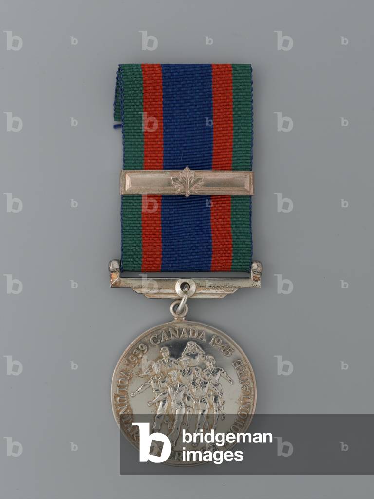 Specimen of Canadian Volunteer Service Medal 1939-47, with bar to denote service outside the Dominion (metal)