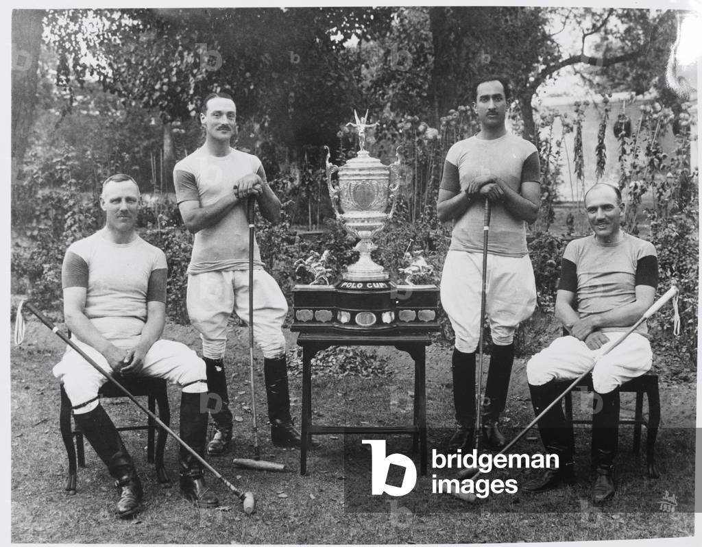 British and Indian members of an Indian Army polo team, 1920 circa (b/w photo)