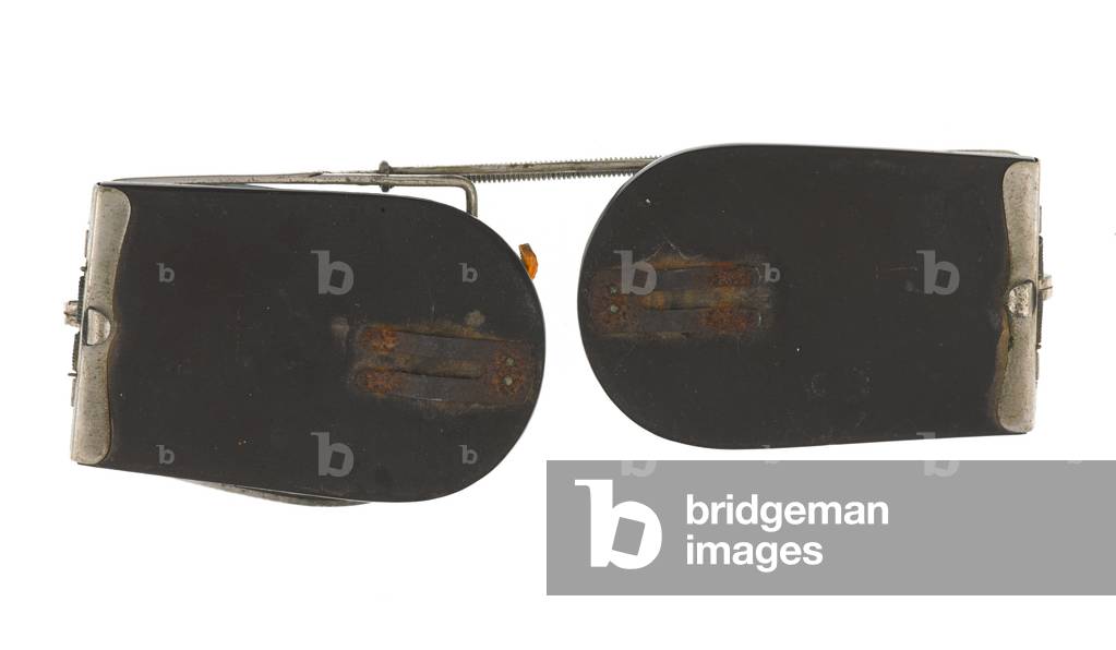 Sunglasses owned by Captain Charles Fordyce, 2nd Battalion The Seaforth Highlanders (Ross-Shire Buffs, The Duke of Albany's), 1914 circa