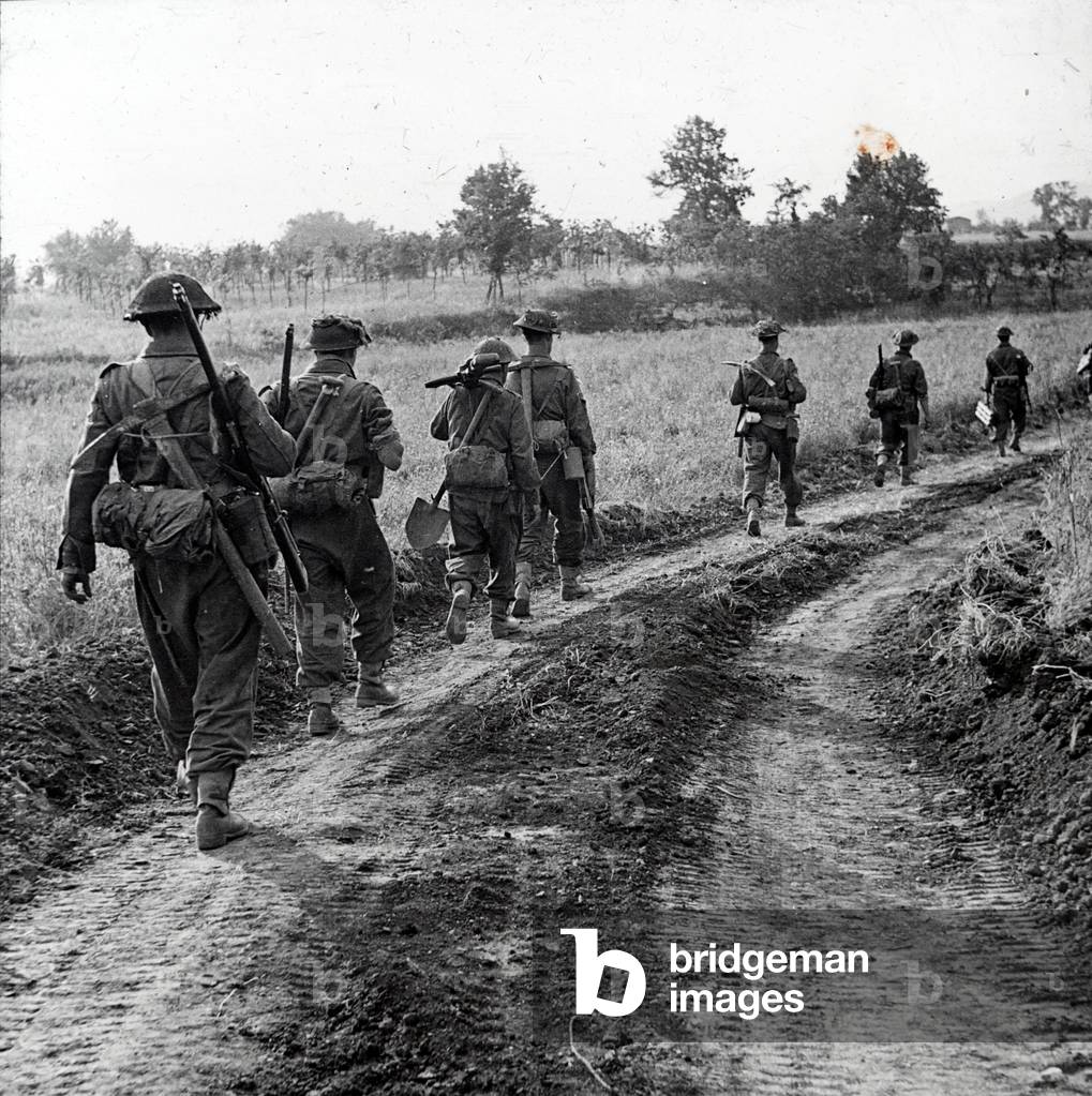 The Northamptonshire Regiment moving up to advance, Italy, May 1944 (lantern slide)