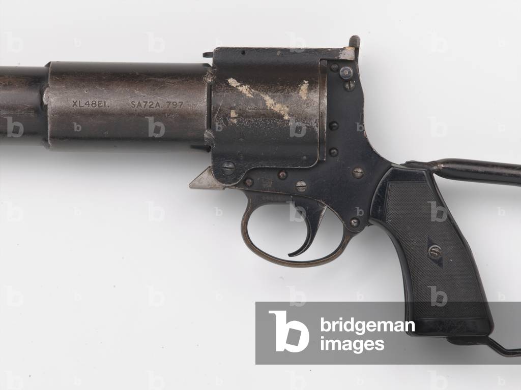 Riot gun converted from Webley and Scott 1.5 inch No 4 Mk I signal pistol, fitted with Sten skeleton stock