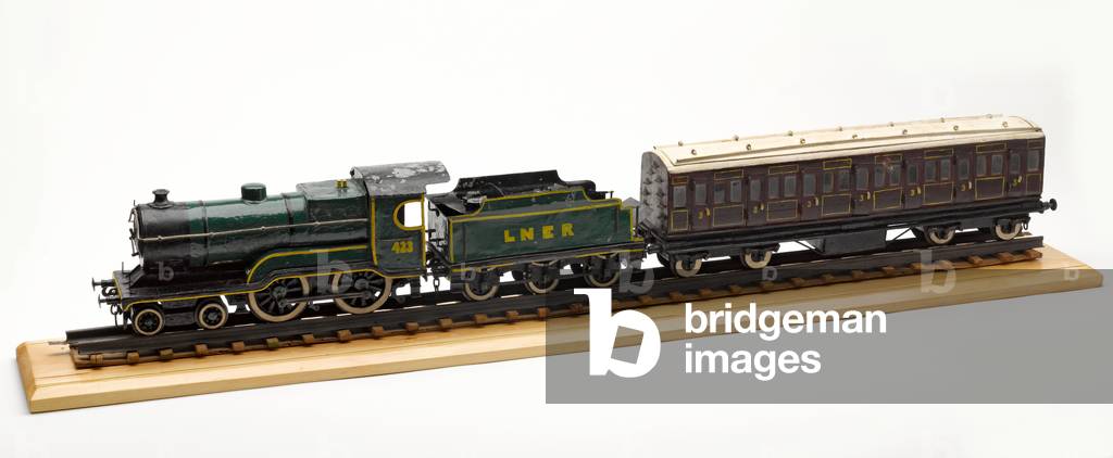 Model London and North Eastern Railway (LNER) railway engine, c.1941 . (railway locomotive, model)