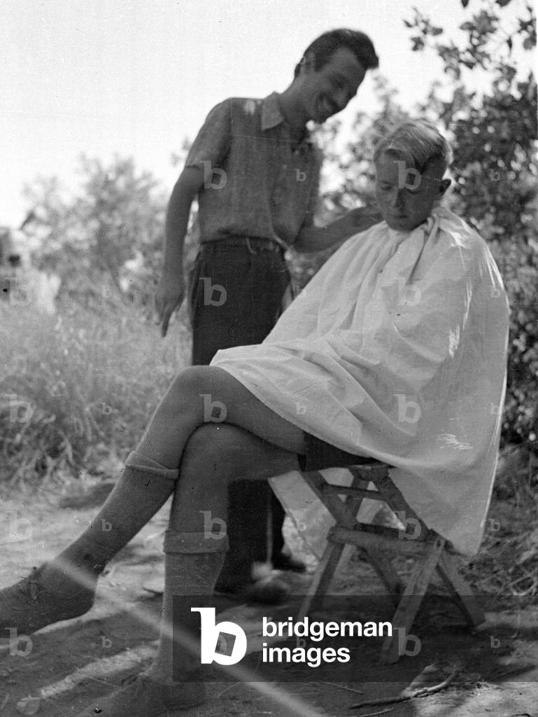 Bill Sullivan gets a haircut, Italy, 1943 (b/w photo)