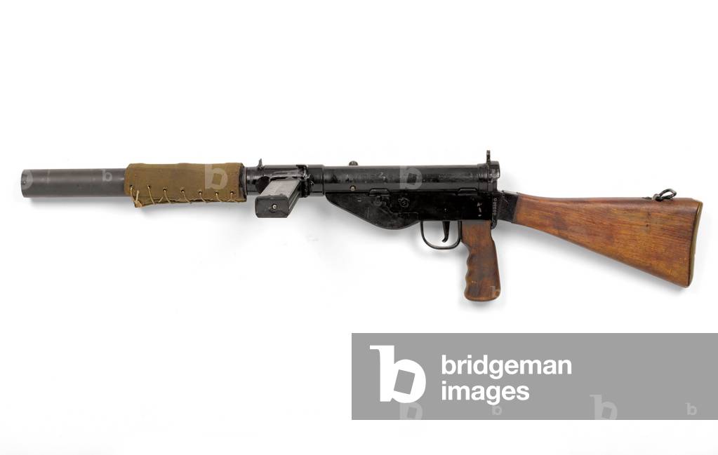 Sten Mk VI silenced 9 mm sub machine gun, c.1945 (sub machine gun, Sten, 9 mm Mk VI silenced)