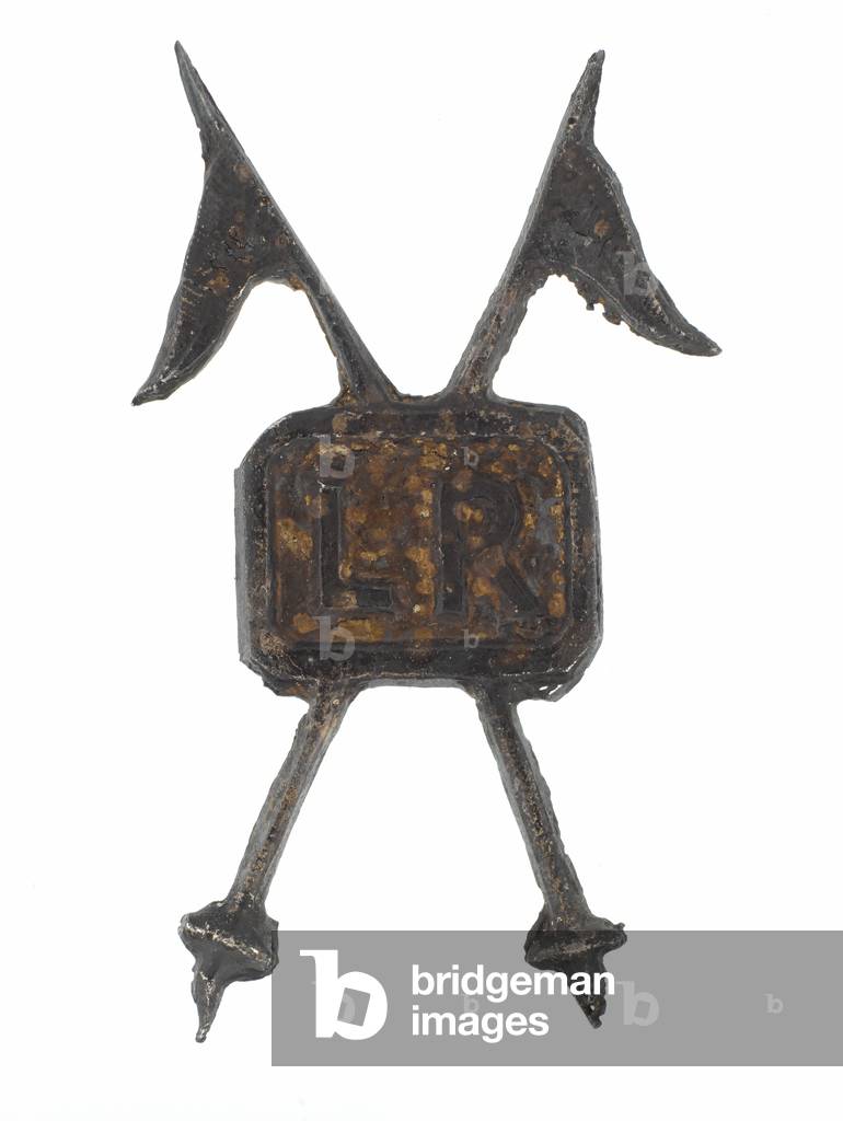 Cap badge, Indian Long Range Desert Squadron, Indian Armoured Corps, 1941-1947 (brass)