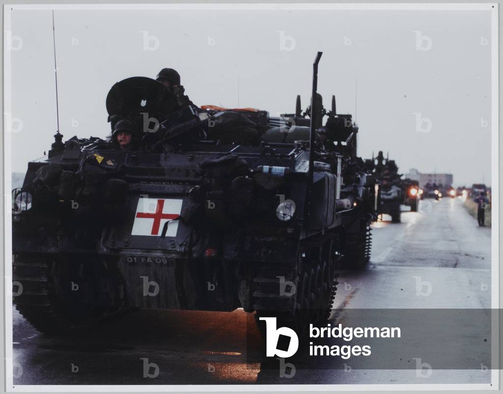 A mile-long KFOR invasion column stretching from the border between Macedonia and Kosovo to the Kosovo plains, 1999 (photo)