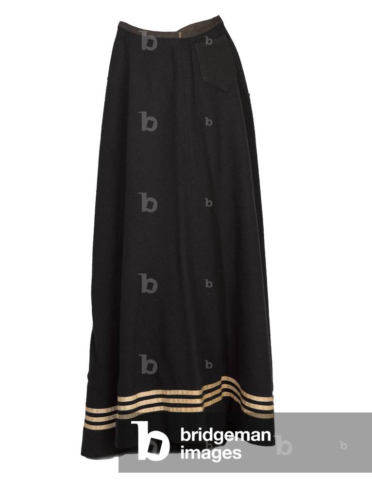 Blue worsted skirt worn by Miss L A M Franklin, First Aid Nursing Yeomanry, c.1909 (skirt)