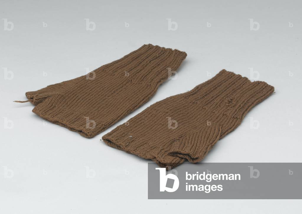 Khaki hand-knitted inner woollen mittens, 1950 circa (wool)