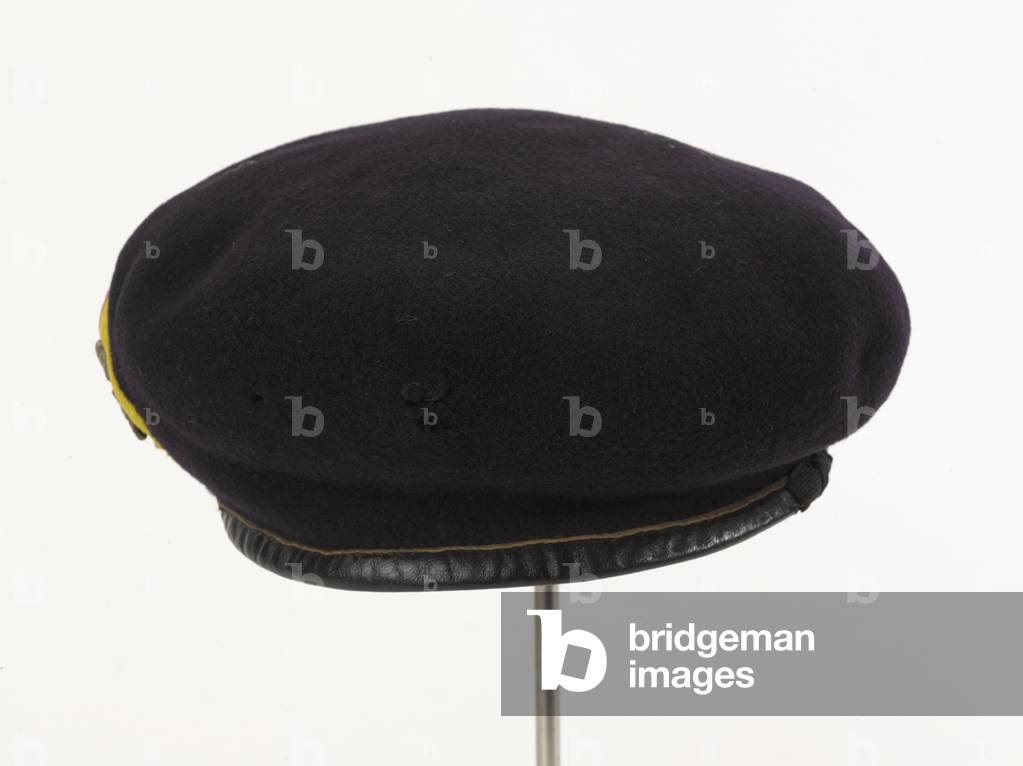Officers beret with cap badge, 1955 circa (fabric)