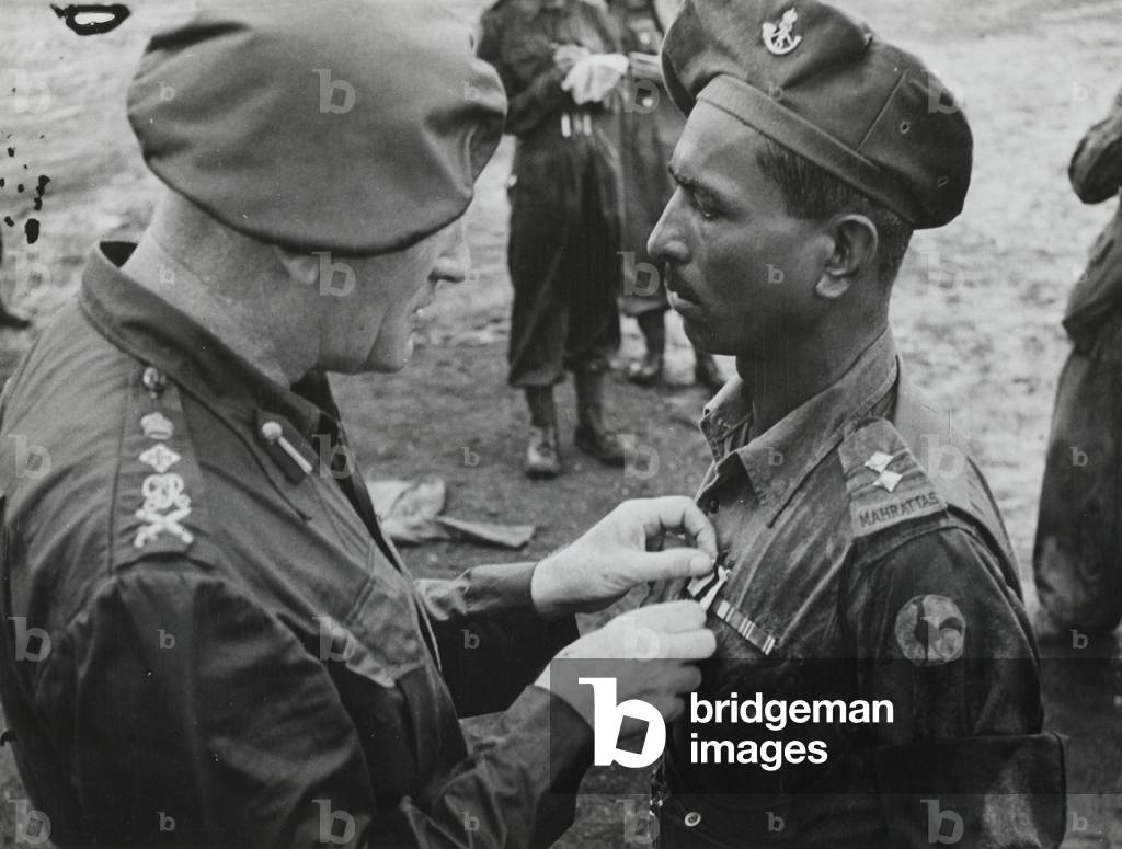 Subadar Ganpat Patil Mahrattas receiving the Military Cross from General Sir Claude Auchinleck, 1944 circa (b/w photo)