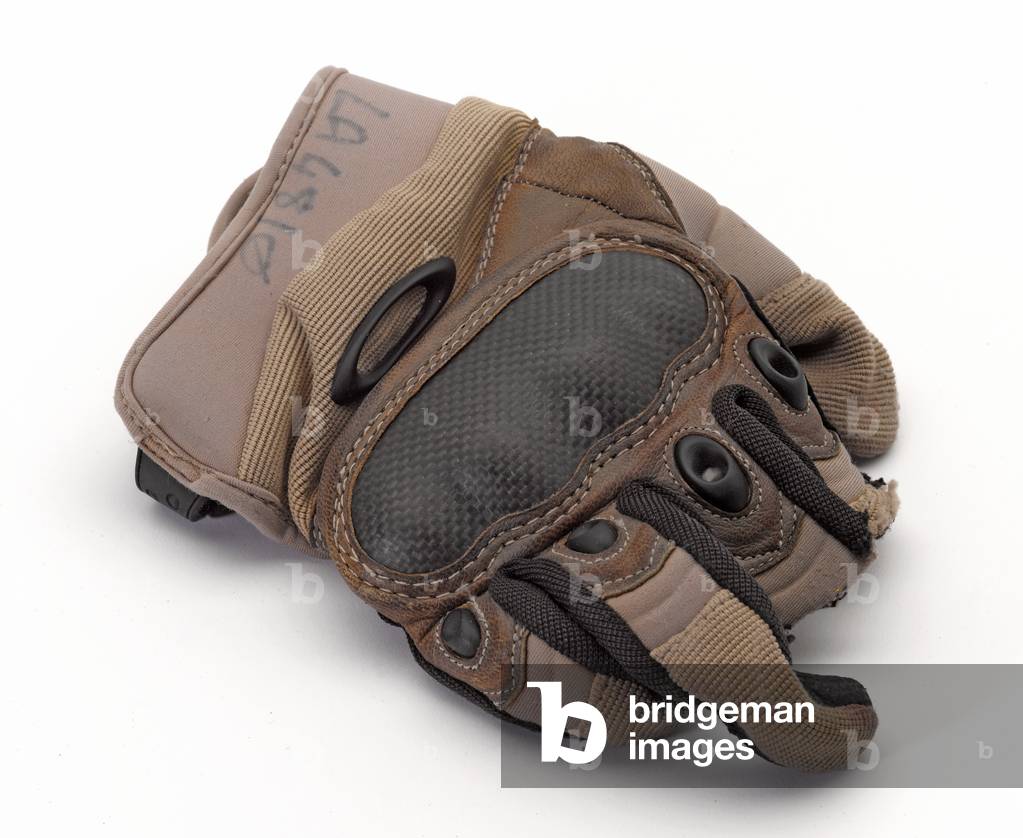Protective combat glove worn by Sapper Sean Laidlaw, 101 Engineer Regiment (Explosive Ordnance Disposal), 2012 (glove, protective combat)