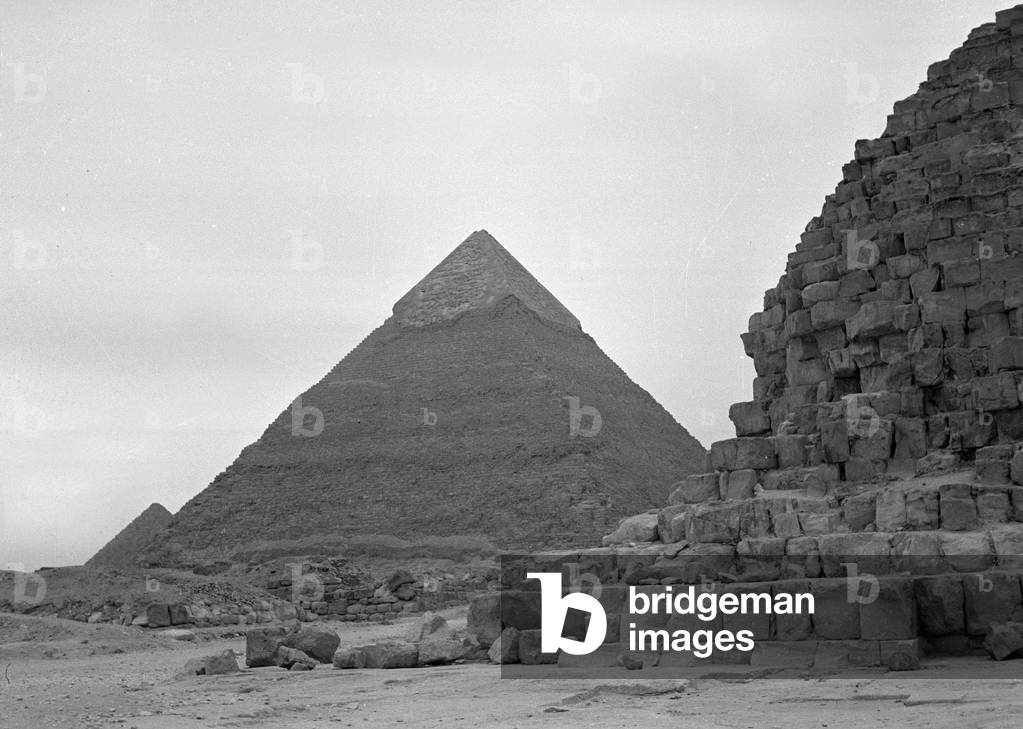 Pyramid and the corner of Cheops Pyramid, 1943 circa (b/w photo)