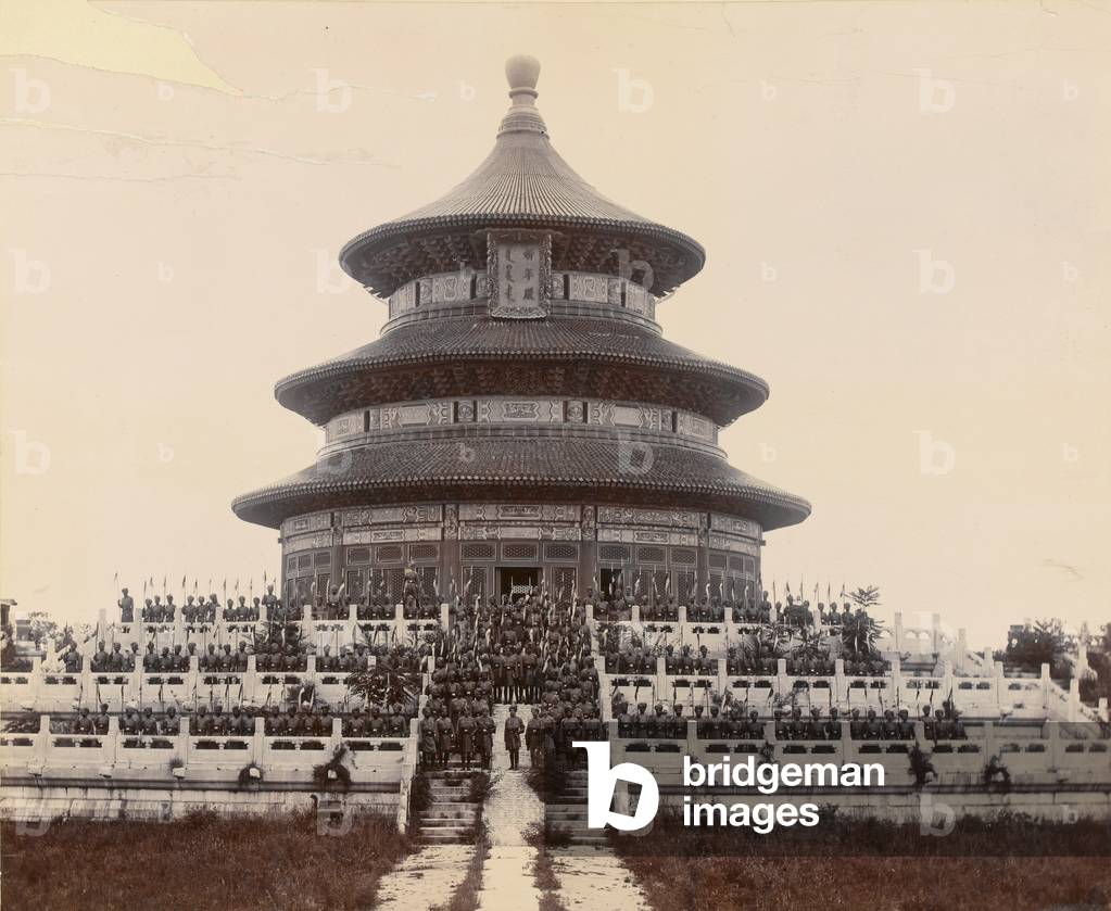 16th Regiment of Bengal Lancers on the steps of the Temple of Heaven, Beijing, China, 1900 (b/w photo)