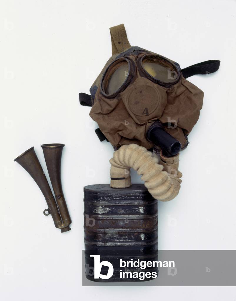 Box respirator owned by Captain A B Dale, 1st Country of London Yeomanry (Middlesex, Duke of Cambridges Hussars), 1916