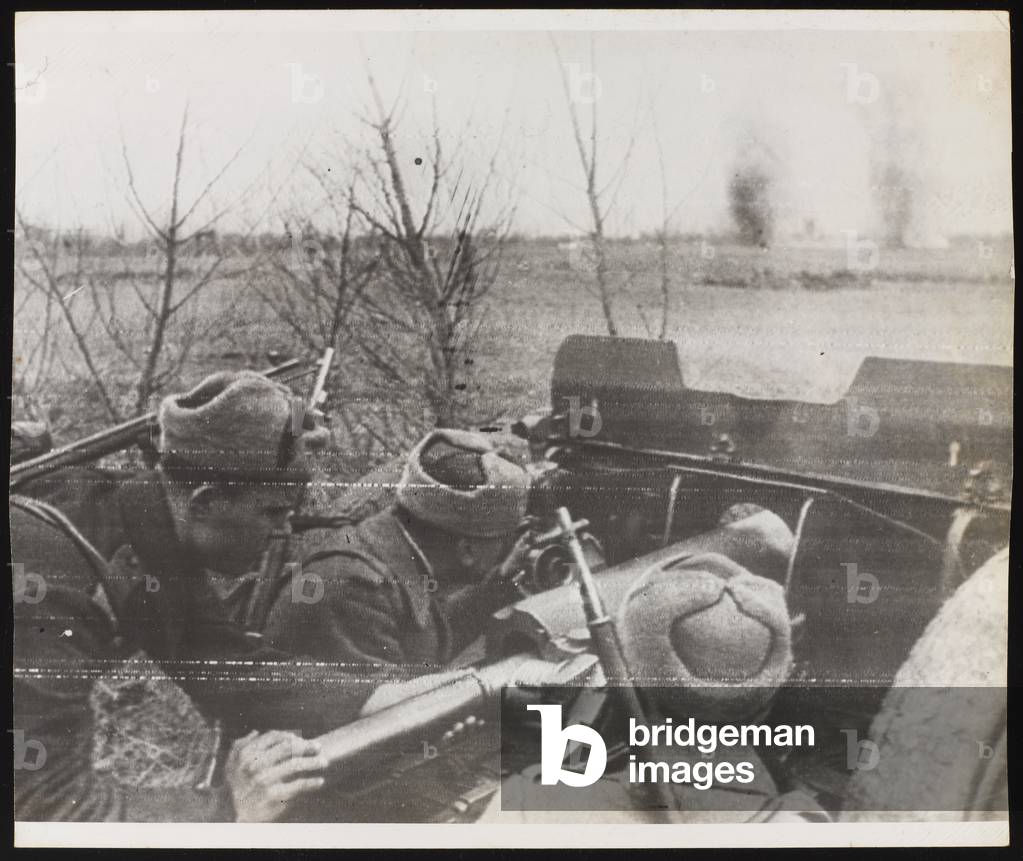 Soviet artillerymen of the 2nd Ukrainian Front at the approaches to Budapest, 22 December 1944 (b/w photo)