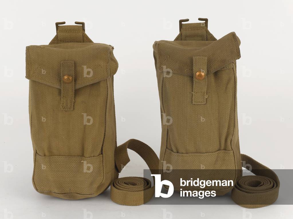 Pattern 1937 utility pouches, 1940 circa