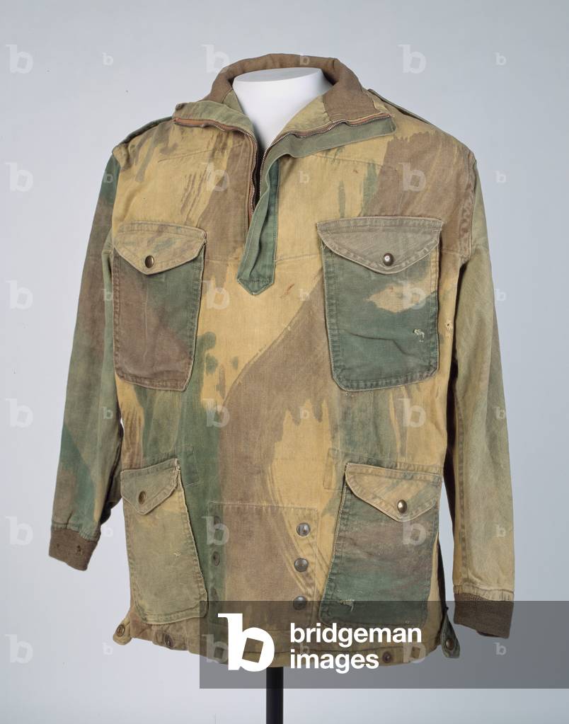 Disruptive Pattern Denison Smock worn by Lieutenant Timothy Hall, 1st Parachute Squadron, Royal Engineers, 1944 circa. (fabric)