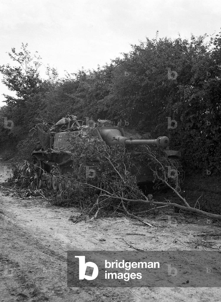 German Sturmgeschütz III (StuG III) self-propelled gun, 1944 circa (b/w photo)