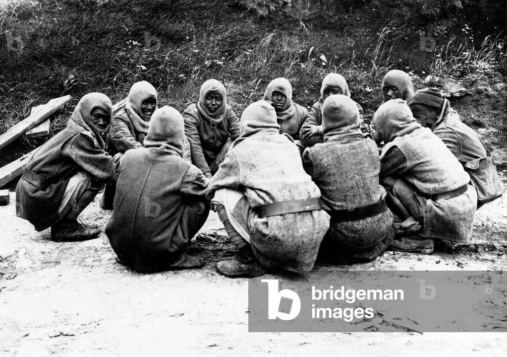 This year's war at Contalmaison. Burmese troops hold a council of war upon rats, 1917 circa (b/w photo)