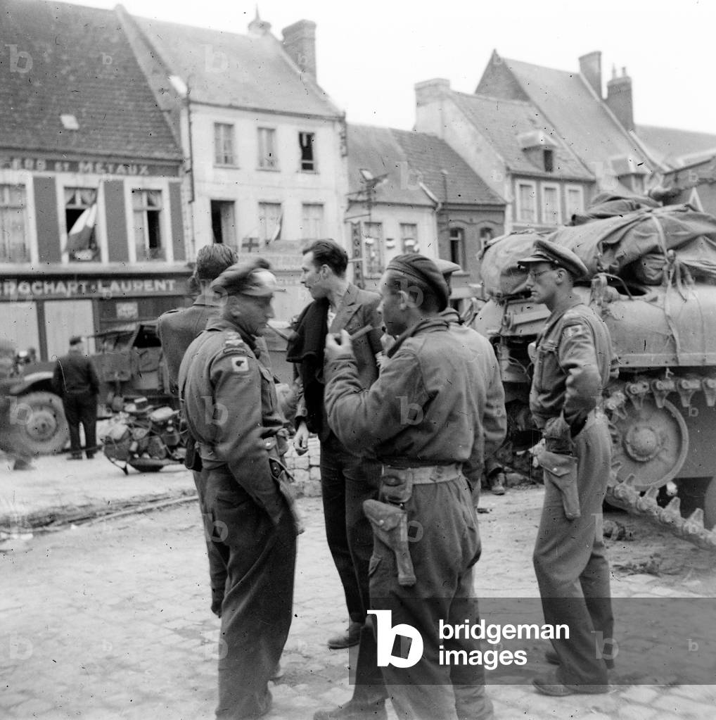 Men of 3rd/4th County of London Yeomanry (Sharpshooters) talking  to Maquis, Auxy-le-Chateau, 1944 (b/w photo)