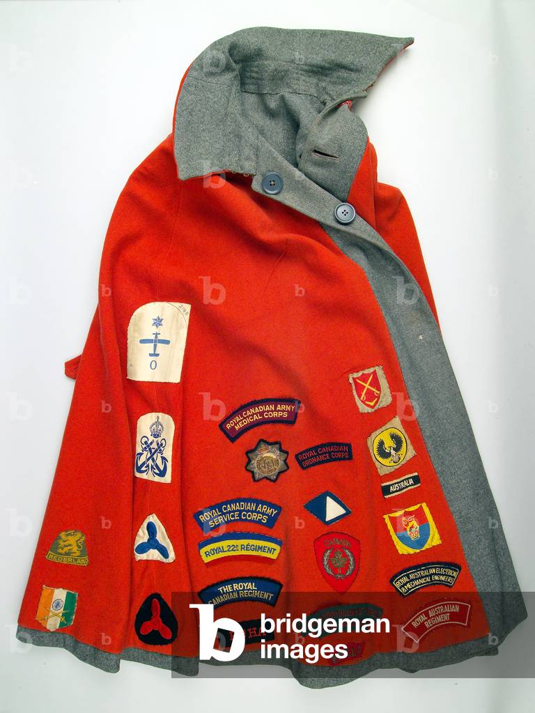 Officers cape, Lieutenant Georgina Johnstone, Queen Alexandras Royal Army Nursing Corps, Korea, 1953 circa (fabric)