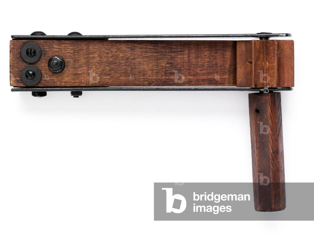 Gas rattle used by Lieutenant J T Colledge, Royal Horse Guards, 1918 circa