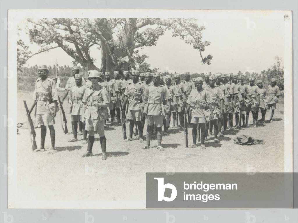 B Company, 4th Battalion, The Kings African Rifles, 1940 circa (b/w photo)