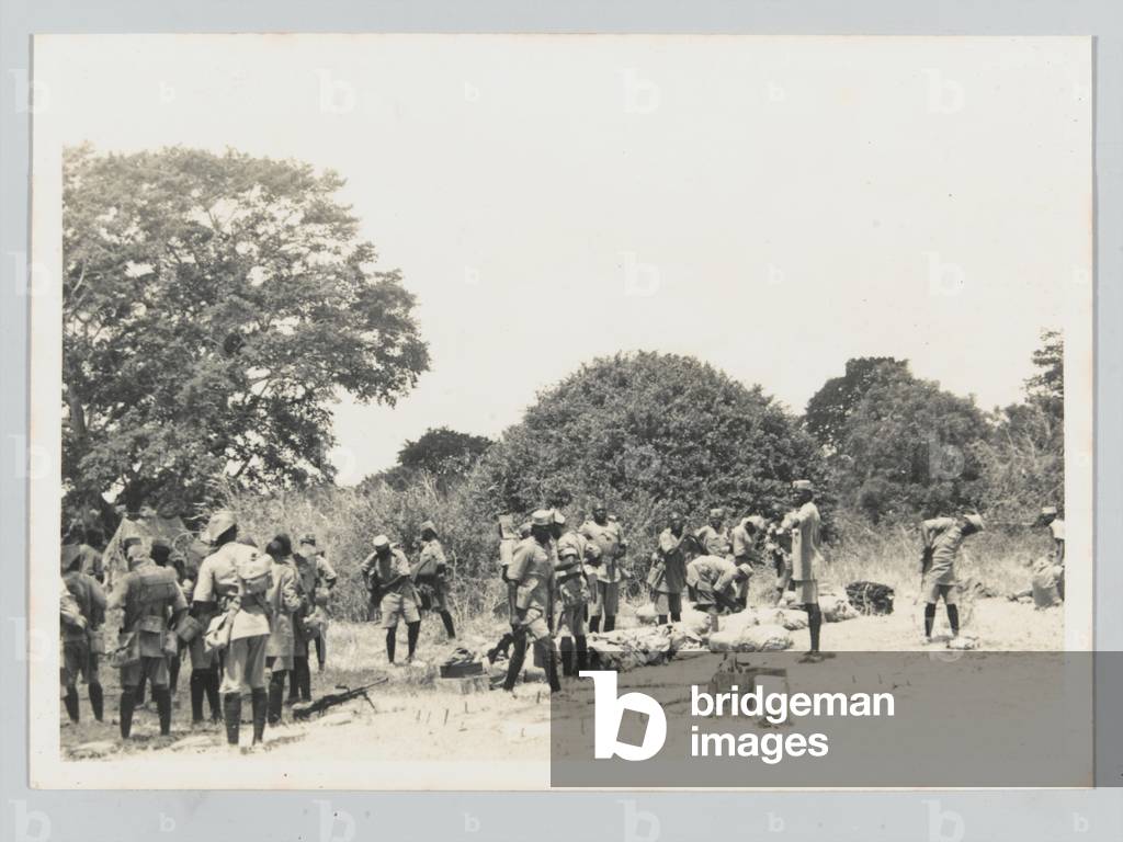 Kings African Rifles patrol from Garsen to Galbanti, 1939 circa (b/w photo)