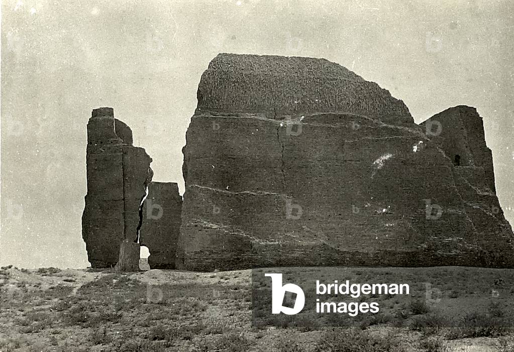 The ruins of Ctesiphon, Mesopotamia, 1919 circa (b/w photo)