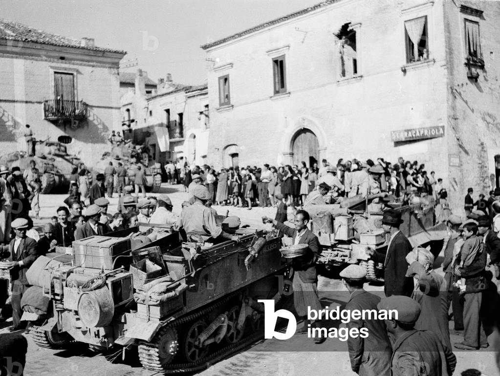 The welcome of Serracapriola, October 1943 (b/w photo)