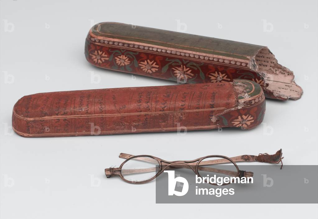 Afghan spectacles and case, 1879 circa (glass, wire and papier-mache)