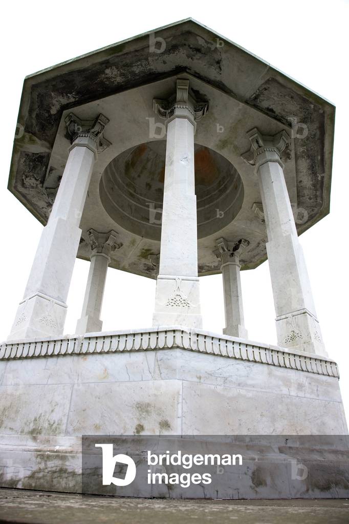 Chattri Memorial, 2008 (b/w photo)