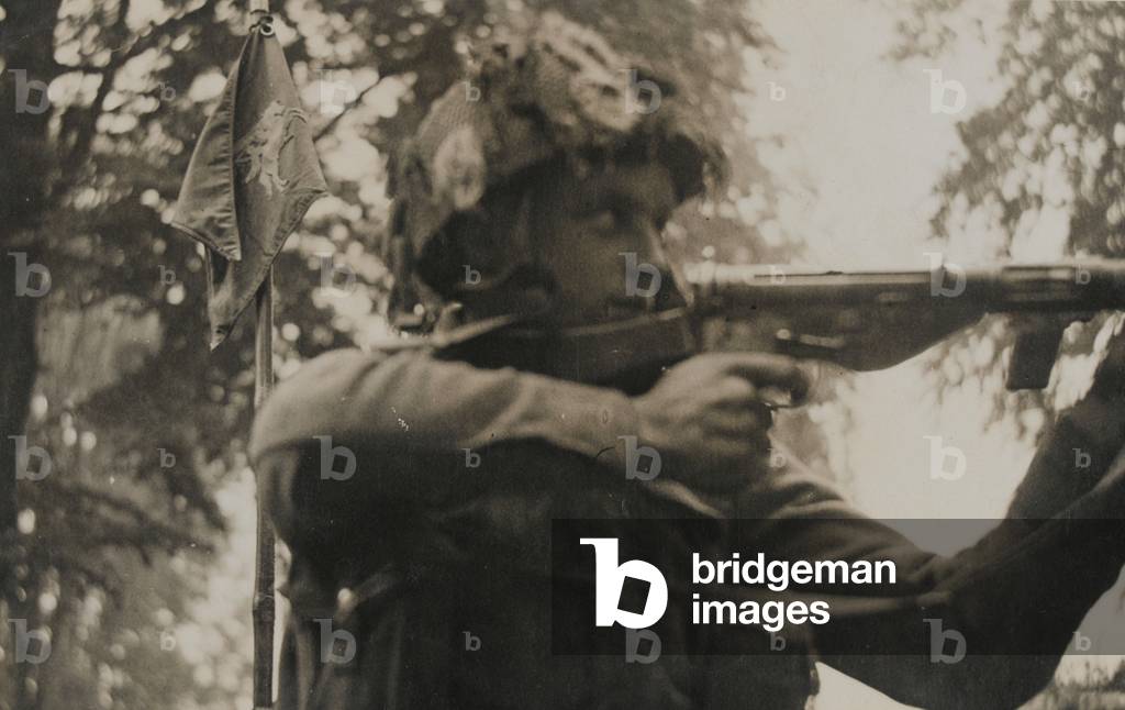 Private Morris, 1st Airborne Divisions HQ, Hartenstein Hotel, 20 September 1944 (b/w photo)