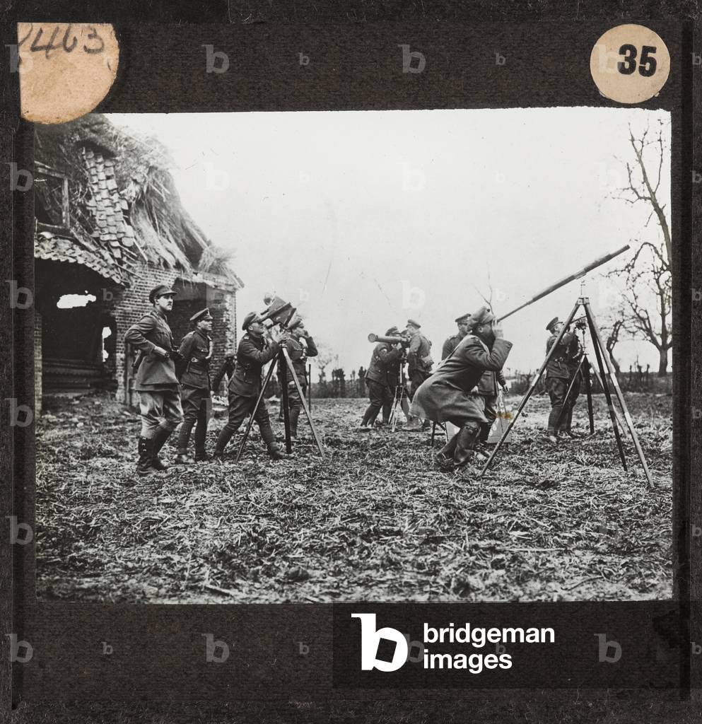Anti-aircraft section on the outskirts of Armentieres, March 1916 (lantern slide)