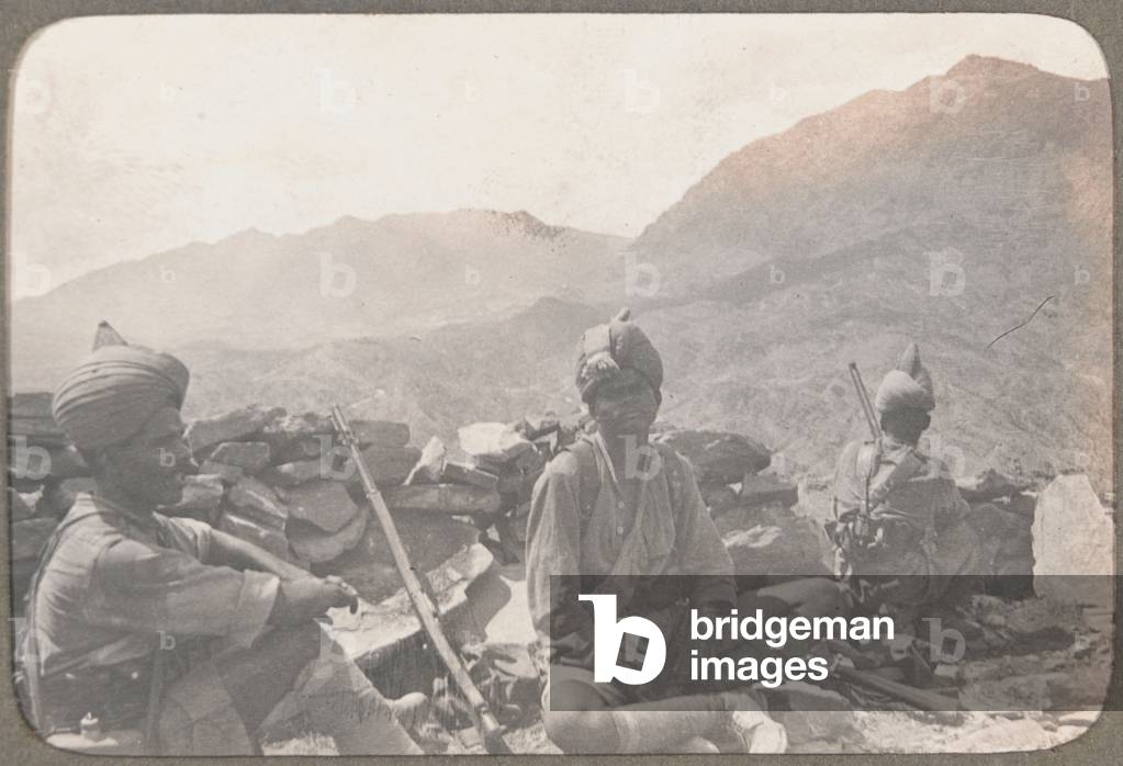 A picquet, 2nd Battalion, 61st King George's Own Pioneers, in the Khyber Pass, 1919 circa (b/w photo)