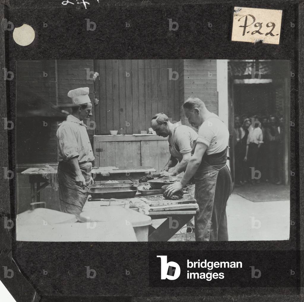 Working in the kitchen at Eastcote camp in Northamptonshire, 1917 circa (lantern slide)