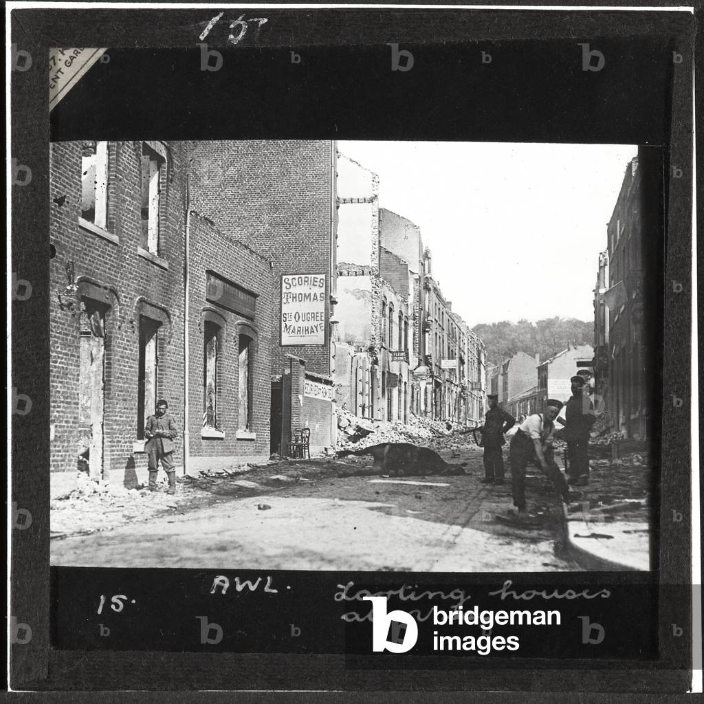 Looting houses at Visé, Belgium, 1914 (lantern slide)