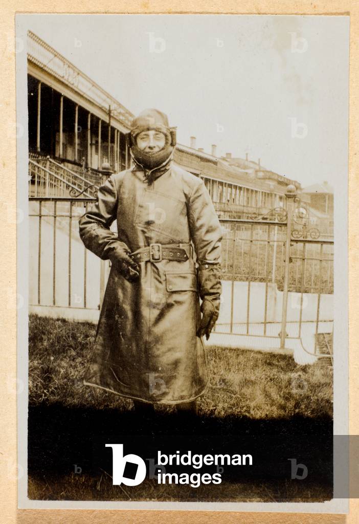 Royal Flying Corps pilot officer, 1917 circa (b/w photo)