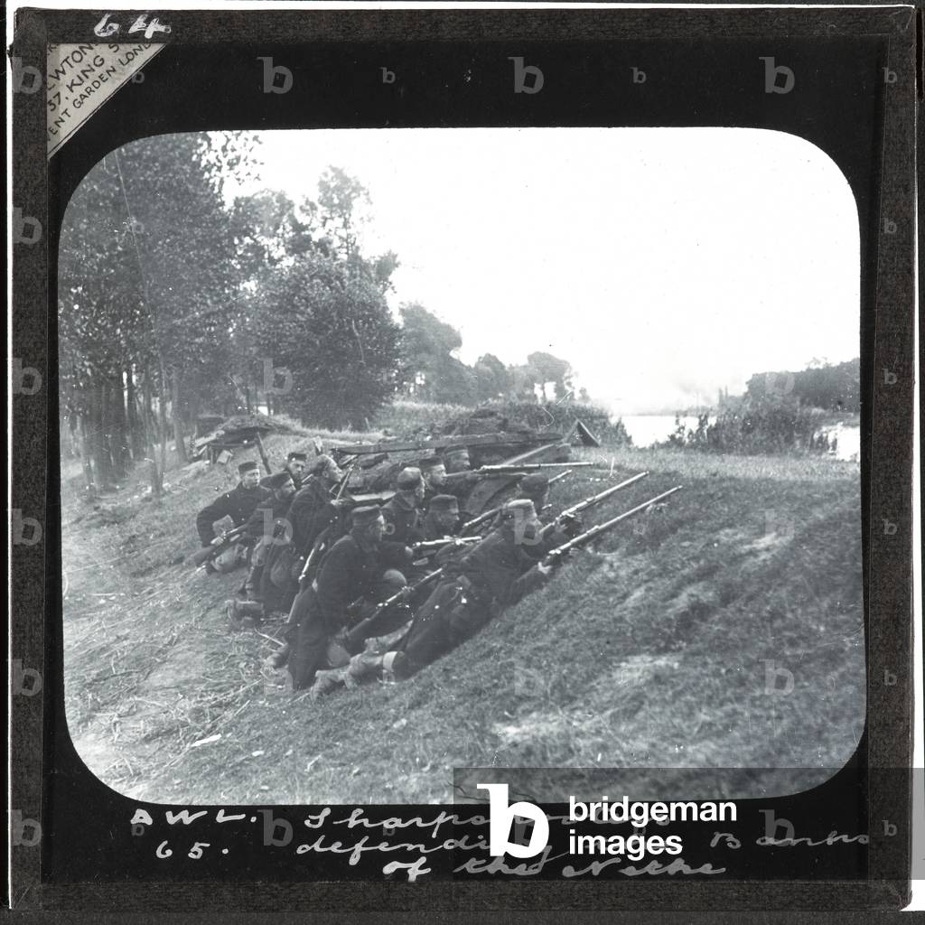Sharpshooters defending the banks of the Nèthe, 1914 (lantern slide)