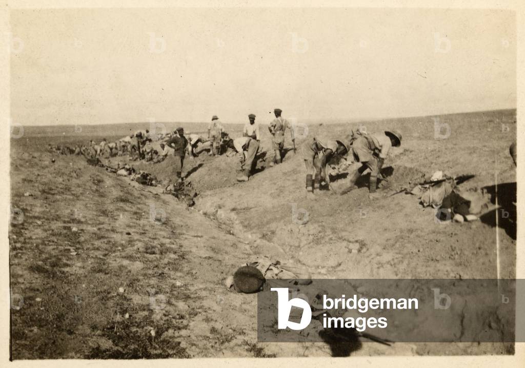 British soldiers making dugouts in the desert, c.1916 (b/w photo)
