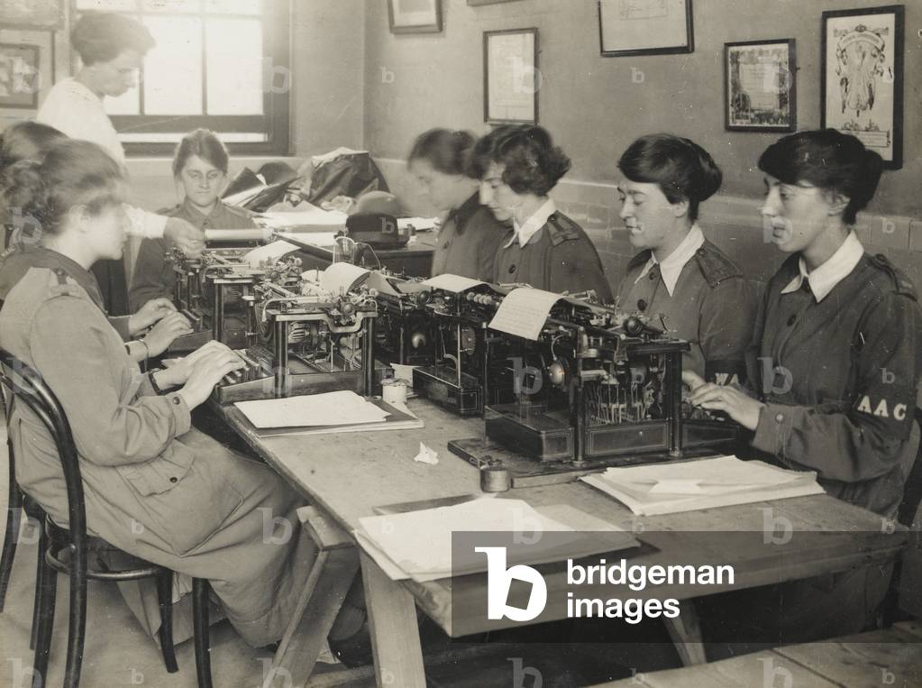 Women at work on typewriters, 1917-18 (b/w photo)