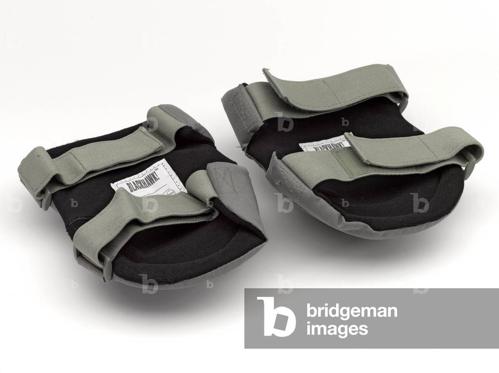 Pair of green combat knee pads, 2010 circa (nylon and velcro)