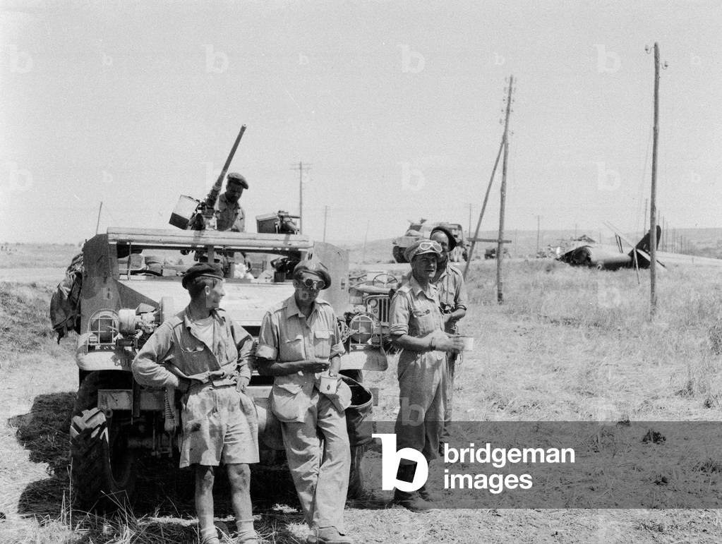 3rd County of London Yeomanry fitters near the Primasole Bridge, Sicily, July 1943 (b/w photo)