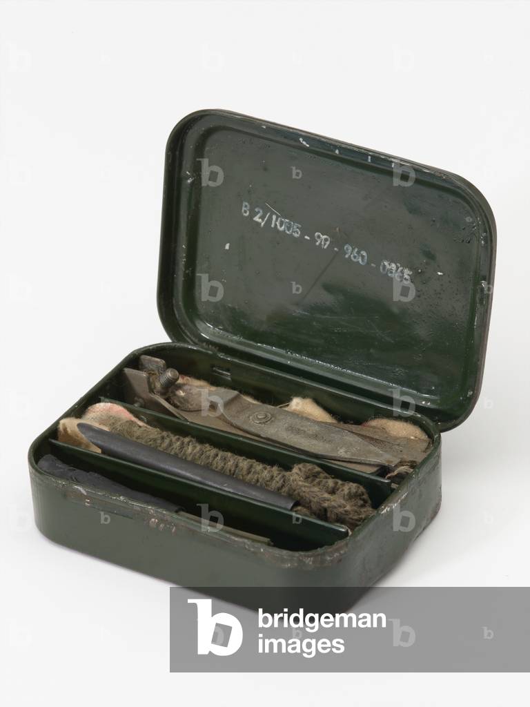 Rifle cleaning kit, c.1950 (kit, weapon cleaning)