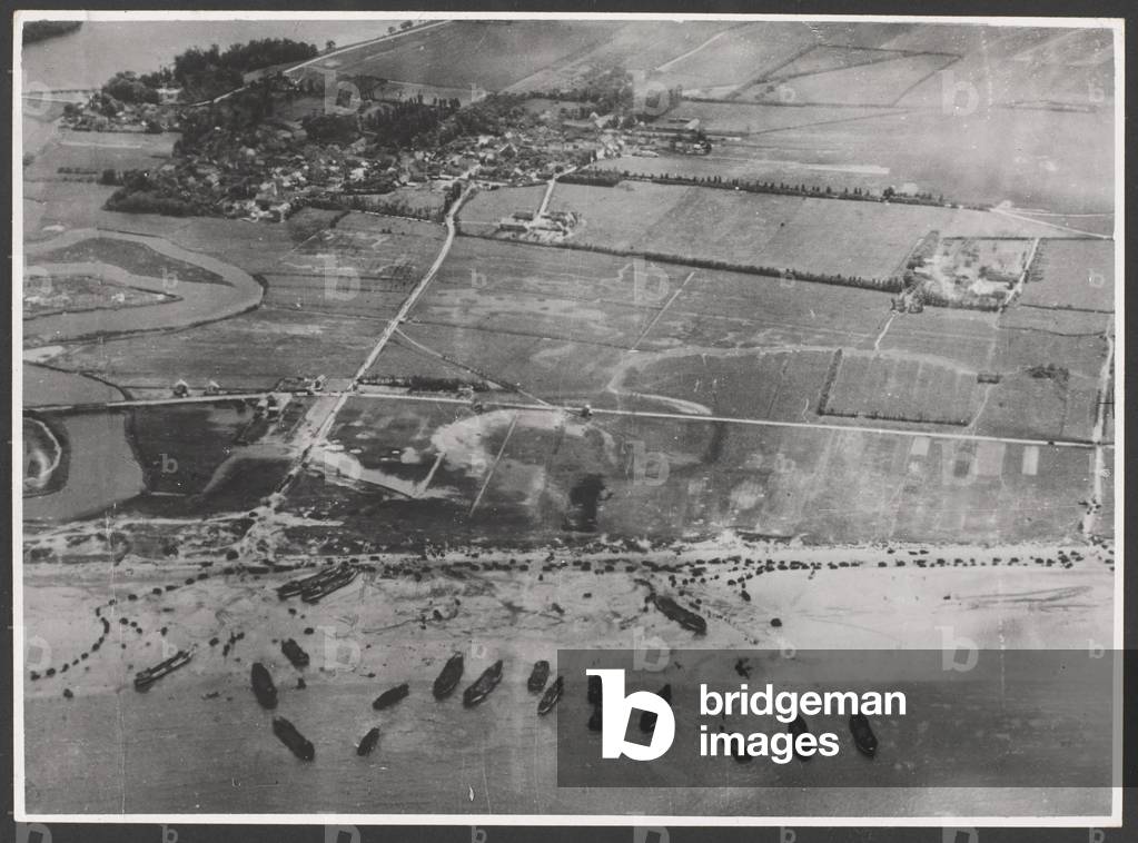 Aerial view of the initial landings, 1944 (b/w photo)