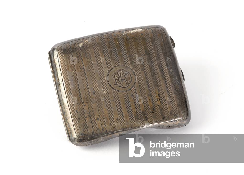 Cigarette case belonging to Second Lieutenant Frederick Skidmore, The Kings Own (Yorkshire Light Infantry), 1914 circa (silver)