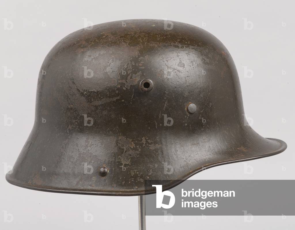 German steel helmet or Stahlhelm, c.1916 (helmet)