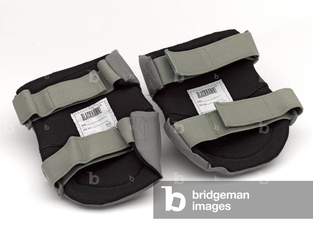 Pair of green combat knee pads, 2010 circa (nylon and velcro)
