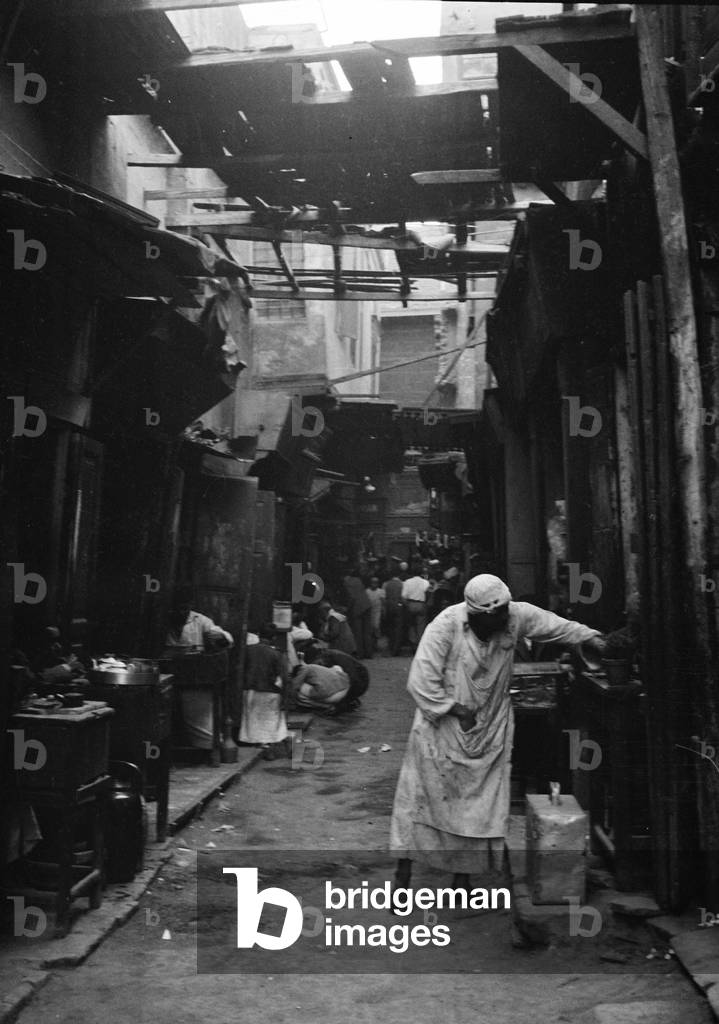 A street scene in Cairo, Egypt, 1942 circa (b/w photo)